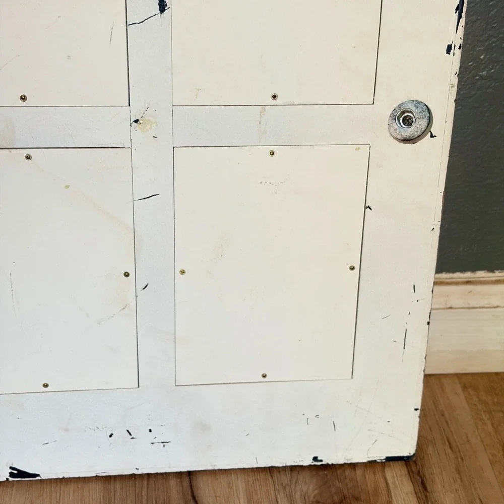 Vtg Distressed White Door Mirror Wall Hook Rack Crystal Knob Farmhouse 14.5x20